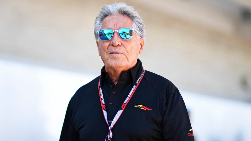 Mario Andretti traut Ferrari in dieser Saison einiges zu.  (Bild: APA/Getty Images via AFP/GETTY IMAGES/Rudy Carezzevoli)