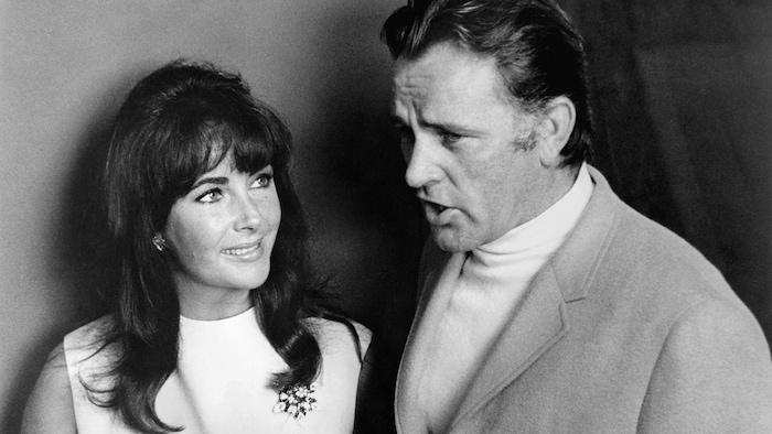 Liz Taylor und Richard Burton mieteten sich 21 Zimmer und Suiten und verreisten mit 156 Koffern.