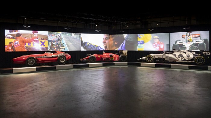 Die Ausstellung führt den Motorsport-Fan durch sämtliche Epochen.