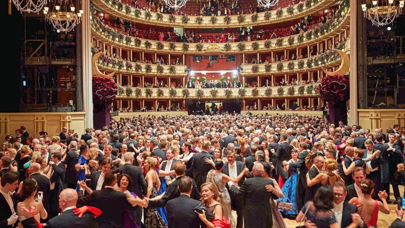 Zum 66. Wiener Opernball heißt es in der Staatsoper wieder „Alles Walzer“. (Bild: Starpix/ Alexander TUMA)