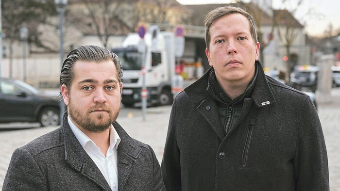 Bezirksvorsteher-Stellvertreter Patrick Gasselich (re.) und ÖVP-Klubobmann Philipp ...