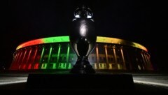 Im Sommer findet in Deutschland die Fußball-Europameisterschaft statt. EURO 2024 EM (Bild: APA/AFP/John MACDOUGALL)