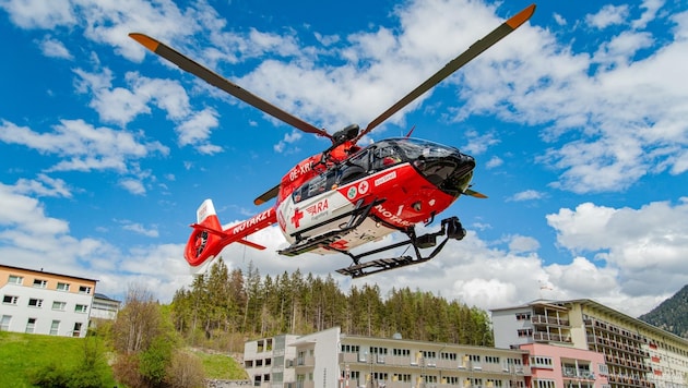 Der RK-2 startet seine Rettungsflüge beim Bezirkskrankenhaus Reutte in Ehenbichl. (Bild: Zeitungsfoto.at/Team)