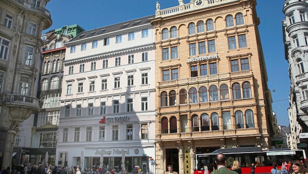 Graben 19'daki Meinl binası (sağda) yolsuzluk müfettişlerinin ilgisini çekmiştir. (Bild: Peter Tomschi)