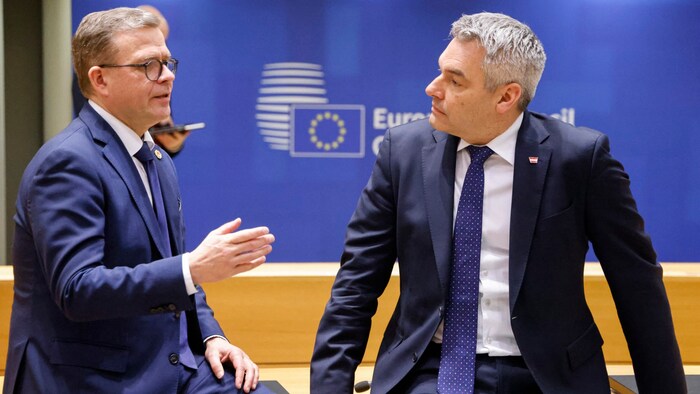 Kanzler Nehammer beim Gipfel im Gespräch mit dem finnischen Premierminister Petteri Orpo