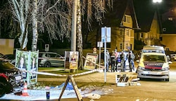 Ein mit Polizeiband abgesperrter Tatort, umringt von Wahl-Plakaten in der Schießstattstraße: Hier kam es zum mutmaßlichen Mord. (Bild: Markus Tschepp/Tschepp Markus)