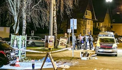 Ein mit Polizeiband abgesperrter Tatort, umringt von Wahl-Plakaten in der Schießstattstraße: Hier kam es zum mutmaßlichen Mord. (Bild: Tschepp Markus)