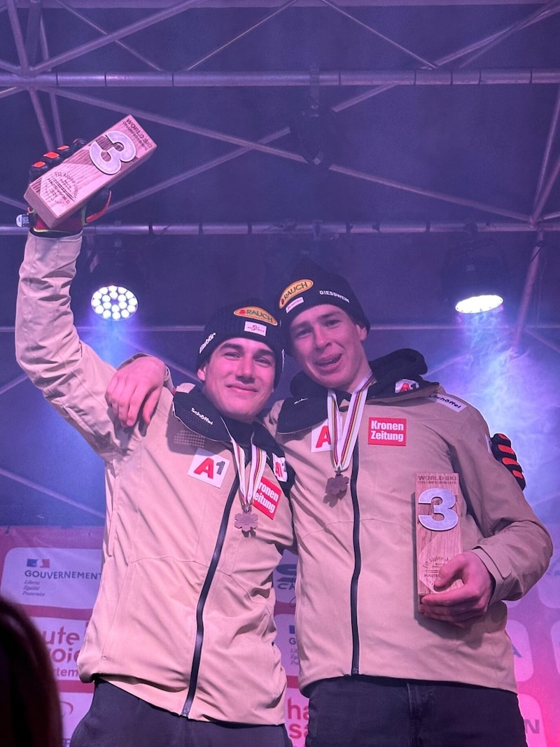 Jakob Greber (l.) und Moritz Zudrell holten gemeinsam Tram-Bronze bei der Juniorenweltmeisterschaft. (Bild: Ski Austria)