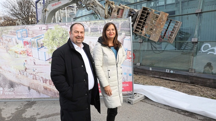 Planungsstadträtin Ulli Sima und Bezirksvorsteher Alexander Nikolai (SPÖ) waren beim Abriss ...