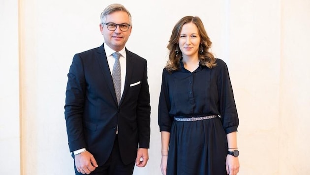 Minister finansów Magnus Brunner i sekretarz stanu ds. młodzieży Claudia Plakolm. (Bild: Copyright BKA/Dunker)