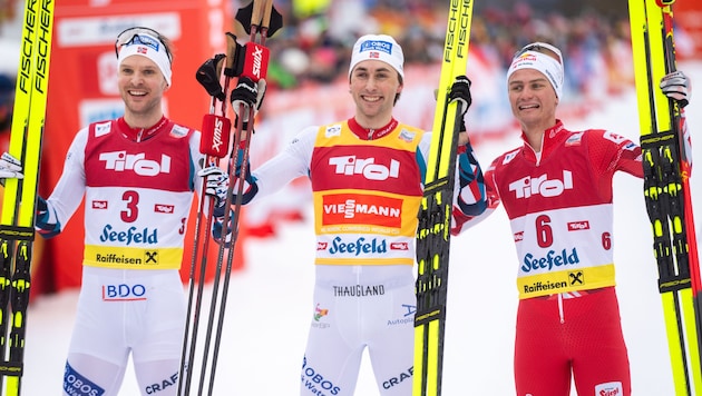 Johannes Lamparter (rechts) wurde Dritter hinter Jarl Magnus Riiber (Mitte) und Jörgen Graabak. (Bild: APA/GEORG HOCHMUTH)