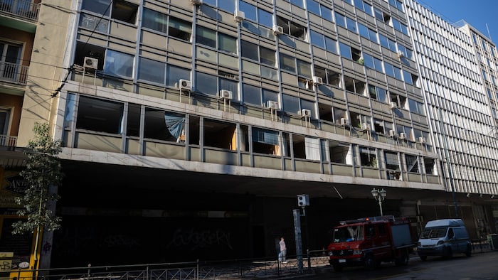 Die Explosion richtete erheblichen Schaden an den Fassaden des Arbeitsministeriums (Bild) und ...