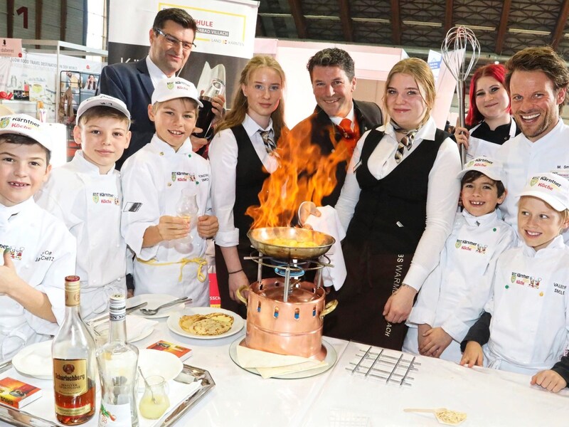 Große und kleine Köche haben sich großartig gemeinsam unterstützt. (Bild: Uta Rojsek-Wiedergut)