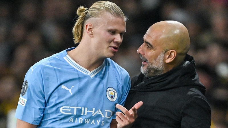 Haaland (li.) freut sich über den Verbleib von Guardiola. (Bild: APA/AFP/Fabrice COFFRINI)