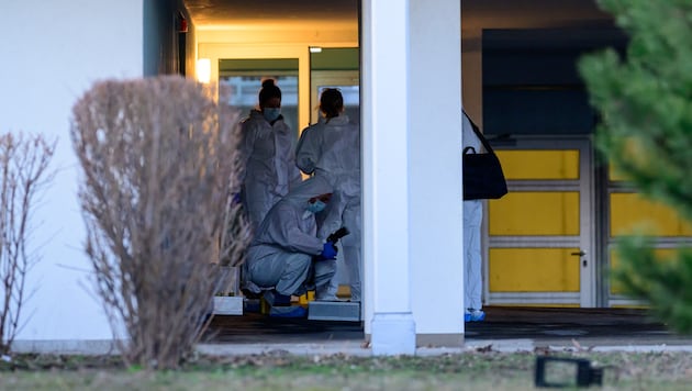 Forensics have already begun their work. (Bild: APA/MAX SLOVENCIK)