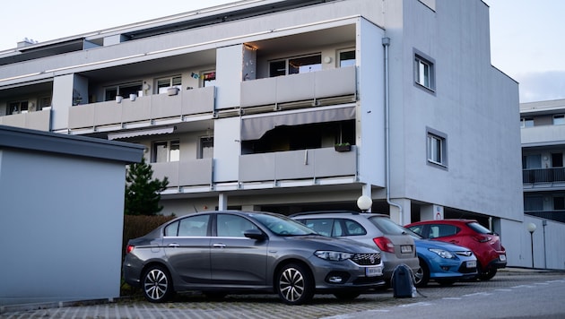 Three dead men have been found in a burnt-out apartment in Bad Vöslau. The background to the crime is mysterious. (Bild: APA/MAX SLOVENCIK)