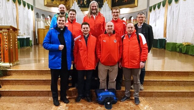 Österreichs Priester-Team für die Fußball-EM.  (Bild: APA/WOLFGANG ZARL)