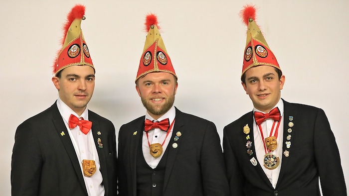 Die Ebnseer Faschingspräsidenten Georg Attwenger (von links), Johannes Scheck jun. und Lukas ...