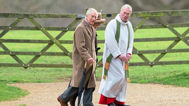 König Charles (Bild: AP/Joe Giddens)