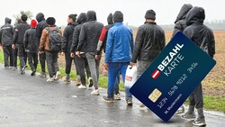 Die Bezahlkarte soll in Deutschland dabei helfen, die Asylzahlen deutlich zu reduzieren. Auch bei uns wird der Vorschlag mittlerweile heiß diskutiert. (Bild: APA, Krone KREATIV)