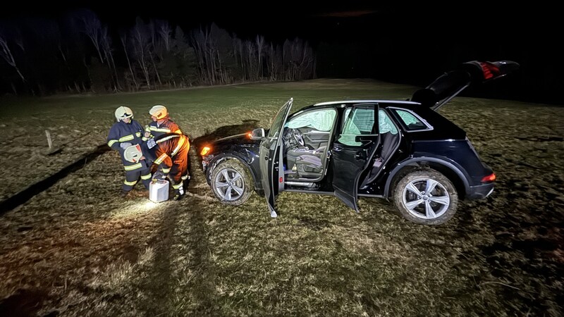 The car was badly damaged. (Bild: FF Mondsee)