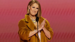Celine Dion trat überraschend bei den Grammys auf. (Bild: APA/Getty Images via AFP/GETTY IMAGES/KEVIN WINTER)