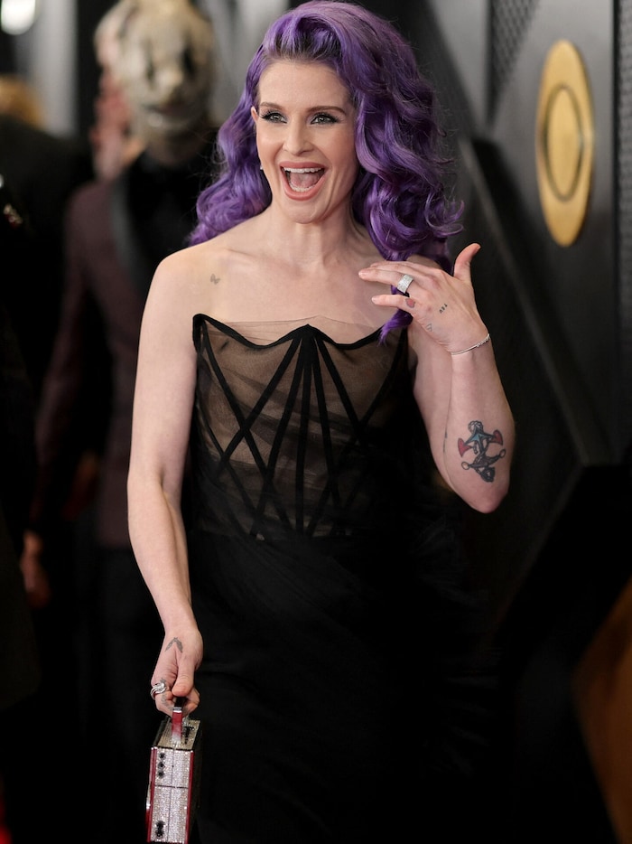 Kelly Osbourne fühlt sich sichtlich wohl in ihrer Haut.