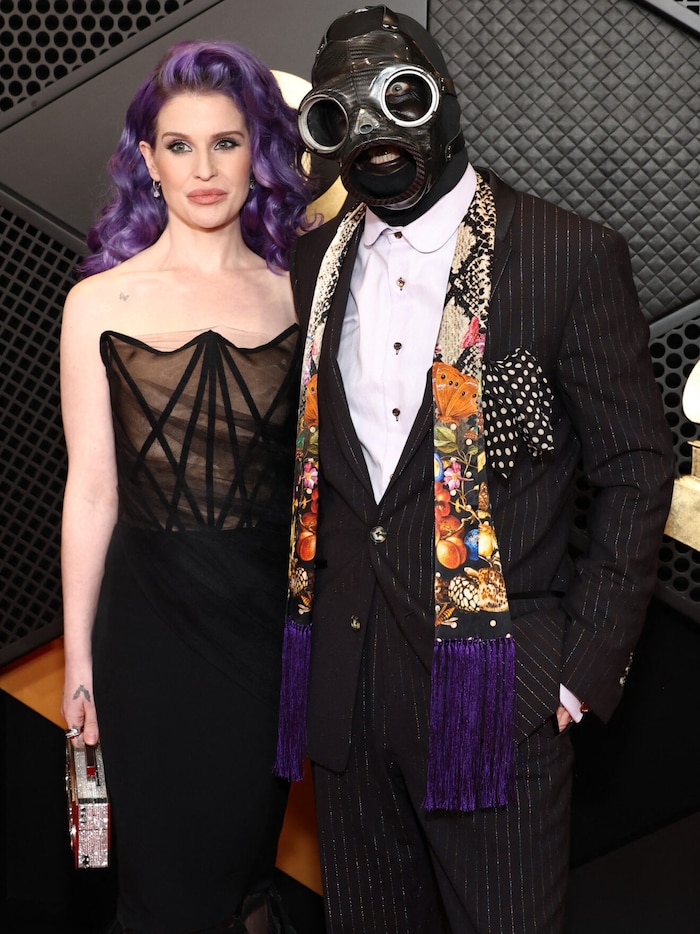 Kelly Osbourne posierte bei den Grammy Awards mit Partner und Slipknot-Star Sid Wilson für die ...