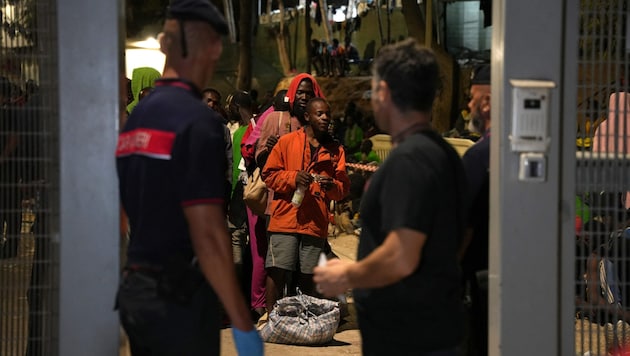Deportační střediska v Itálii často pracují nad rámec svých kapacit. (symbolický obrázek) (Bild: AFP)