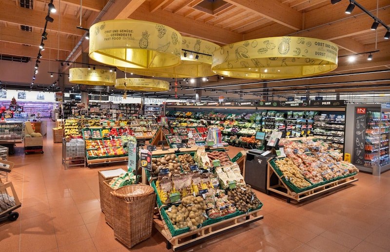 INTERSPAR-Kundinnen und -Kunden dürfen sich auf die riesige Auswahl an Obst und Gemüse im INTERSPAR in Leibnitz freuen. (Bild: ©SPAR AG/Werner Krug, 2023)