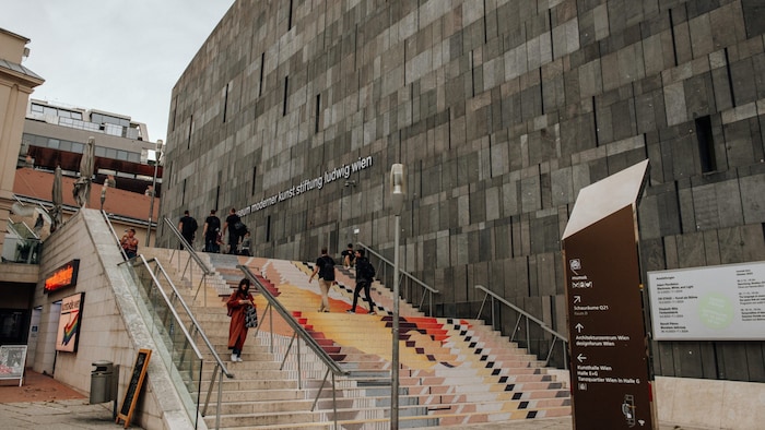 Fatima Hellberg plant, auch den Eingangsbereich des mumok im Museumsquartier künstlerisch ...