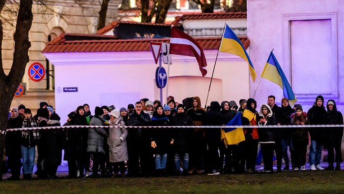 Empfang mit ukrainischen Flaggen für den Präsidenten des Kriegslandes im Jänner 2024 in der ...
