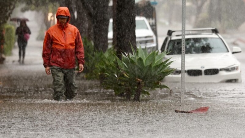 In der Stadt Santa Barbara standen zahlreiche Straßen unter Wasser. (Bild: AFP/Getty Images/Mario Tama)