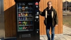 Der Snack-Automat beinhaltet sehr viel Zuckerhaltiges. Spitzmüller fordert daher, dass er entfernt wird. (Bild: Grüne)