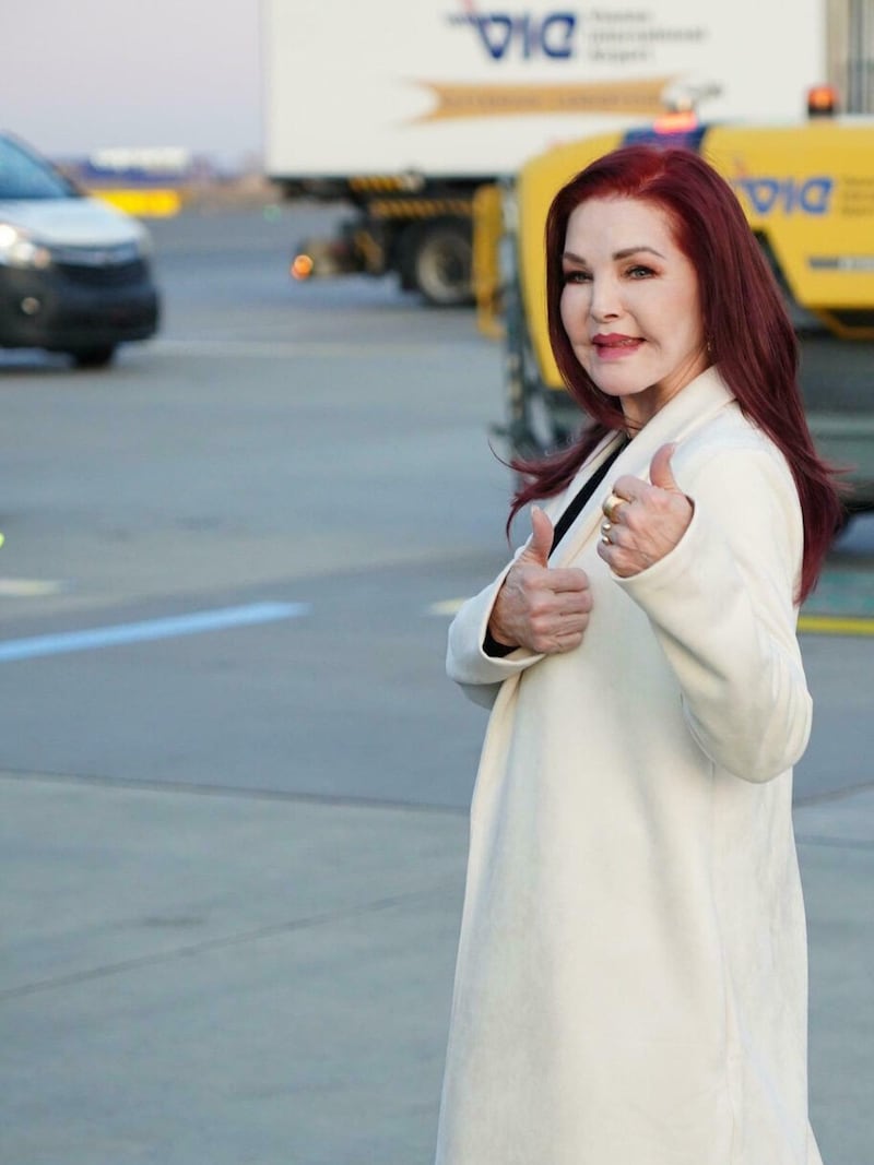 Kam pünktlich am Montag in Wien an: Priscilla Presley (Bild: Andreas Tischler, Krone KREATIV)