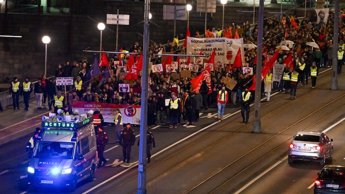 "No to right-wing extremists": According to the organizers, up to 2500 people attended the ...