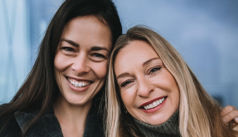 Ivanovic mit Barbara Schett (Bild: UALL/Alex Scheuber)