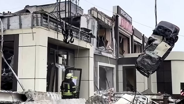 V sobotu byla v ukrajinském Lysyčansku napadena pekárna, která údajně pracovala pro frontovou linii. (Bild: AFP)