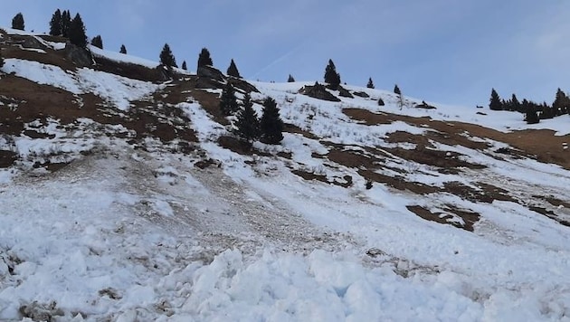 Przeprowadzono poszukiwania zakopanego snowboardzisty na Schlossalm. (Bild: Bergrettung Bad Hofgastein)