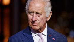 König Charles ist an Krebs erkrankt. Wie es heißt, seien der Monarch und seine Ärzte aber „sehr, sehr positiv“ gestimmt. (Bild: APA/AFP/POOL/Ludovic MARIN)