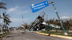 Zerstörung nach dem Durchzug des Hurrikan „Otis“ durch Mexiko. Dabei handelte es sich um einen Wirbelsturm der Kategorie 5. (Bild: APA/AFP/Rodrigo OROPEZA)