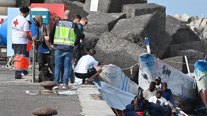 The sea rescue service brought up to 1,000 migrants ashore at the weekend.