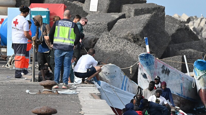 The sea rescue service brought up to 1,000 migrants ashore at the weekend. (Bild: AFP)