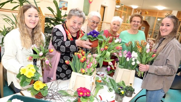 Gärtner zu Besuch Duftende Blumen für das Seniorenheim Hülgerthpark