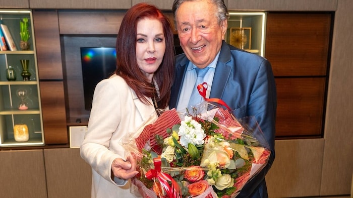 Presley si s Lugnerem skvěle rozumí. "Je úžasný a tak vstřícný," je nadšená. Také na něj dělá jeho nekomplikovaný hvězdný host dojem. 