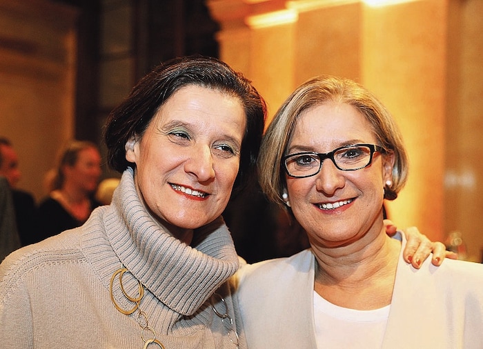 Zwei Geburtstagskinder: Cornelia Spitzer (links) ist zehn Minuten älter als ihre Zwillingsschwester Johanna.