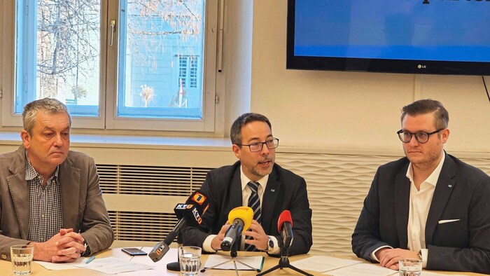 Stadtrat Habenicht, VP-Stadtchef Malle und Clubobmann Geier kritisieren die Stadtpolitik.