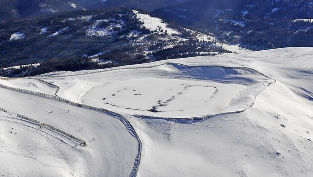 Speicherteiche könnten in Zukunft in den Skigebieten zusätzlich auch Strom liefern. (Bild: ROLAND HOLITZKY)