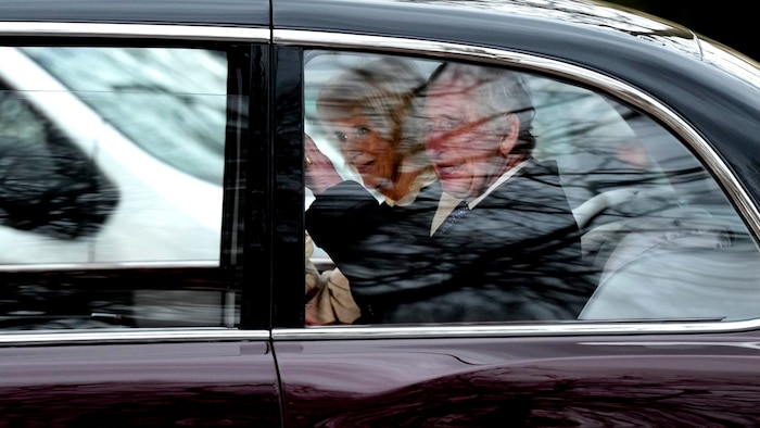 Charles war in Begleitung von Camilla