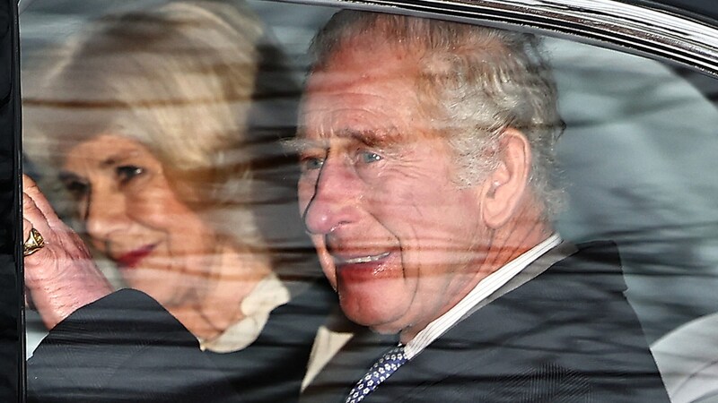 König Charles hat laut britischen Medien mit seiner Krebsbehandlung begonnen. (Bild: AFP)